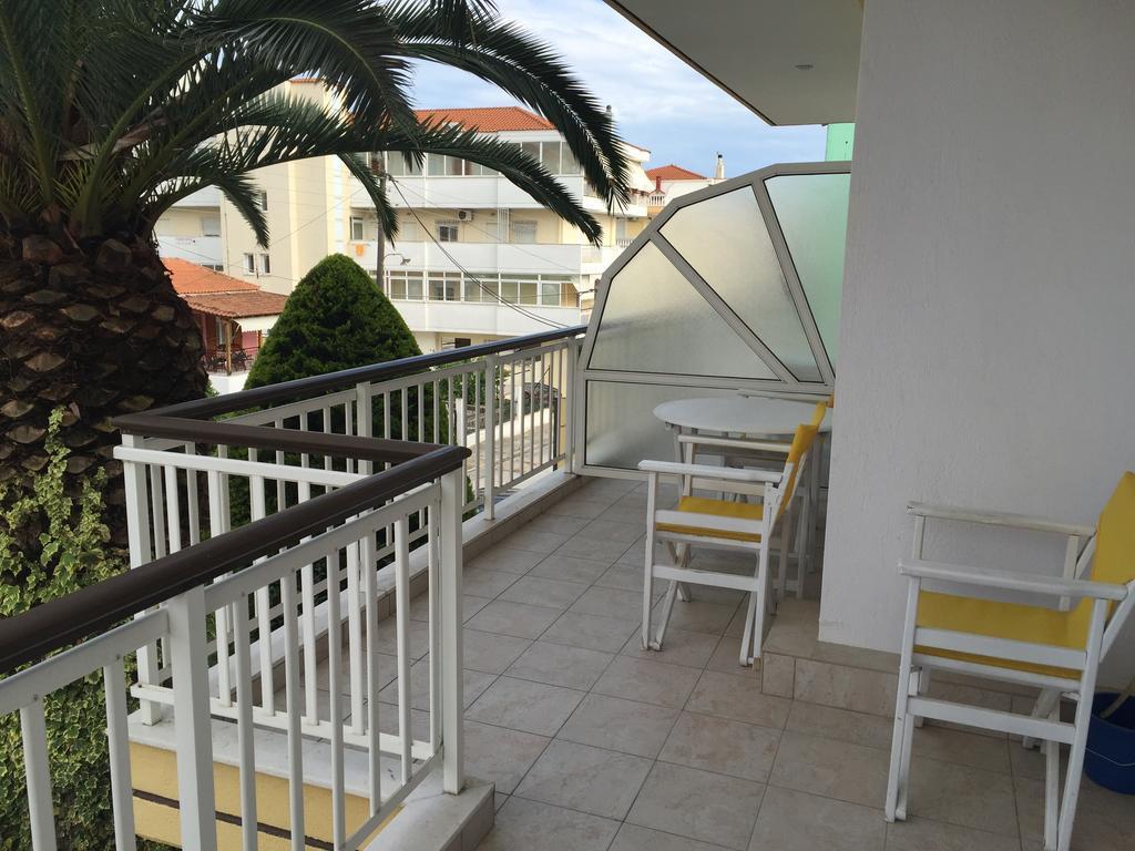Iris Hotel Nea Kallikrateia Exterior foto